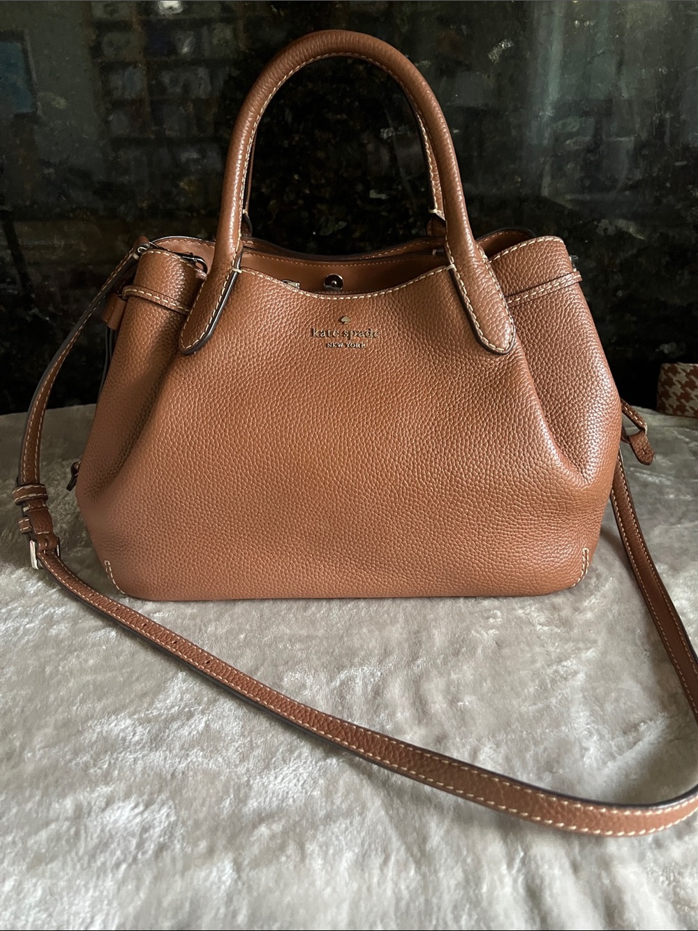 Kate Spade Dumpling Large Shoulder Bag in Warm Gingerbread with contrast stitchi